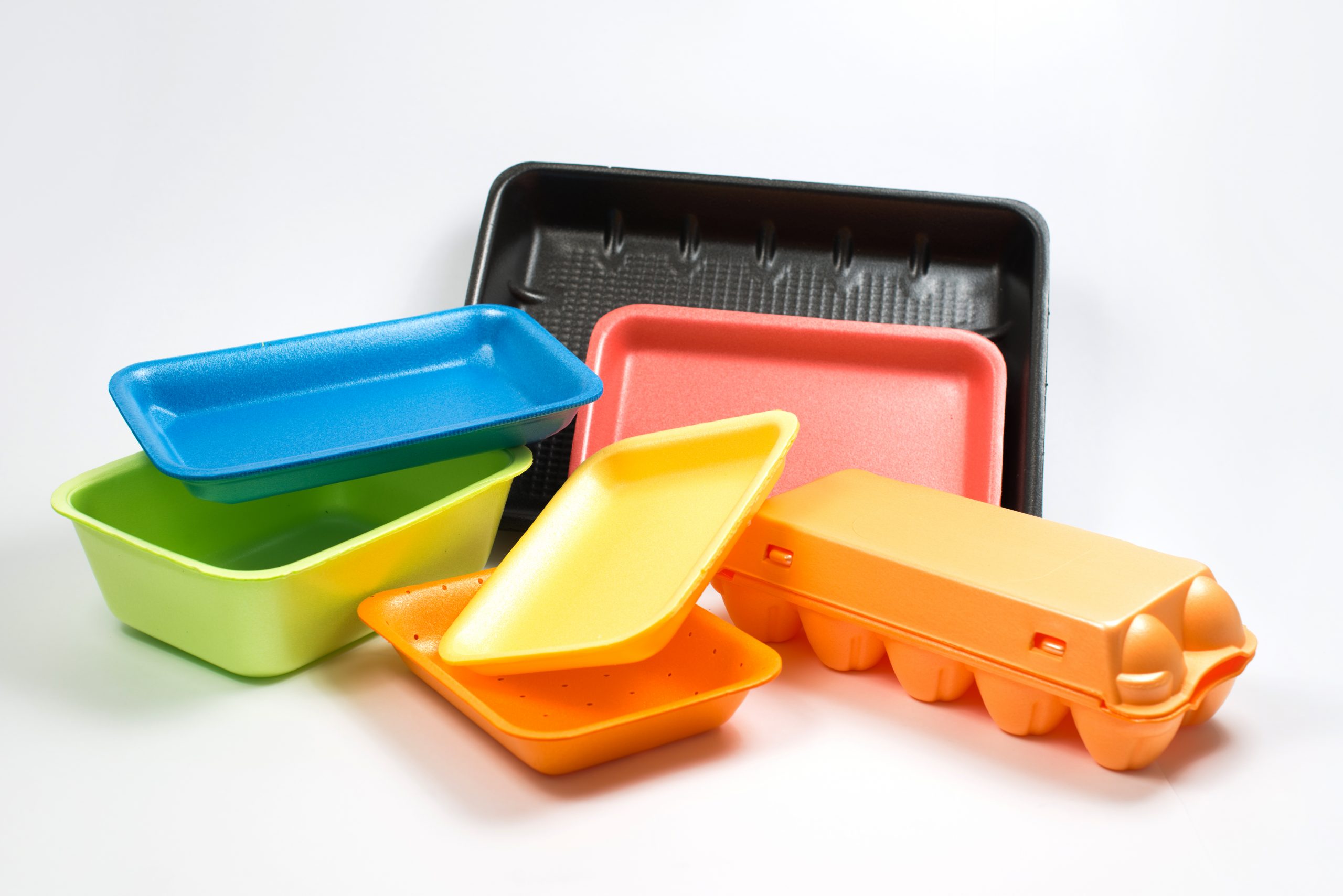 Plastic food containers for packaging liquid and solid